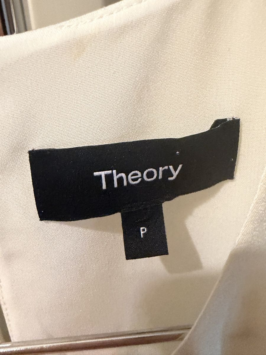 Theory Blusen: Elegantes Top Theory  – Neu (gemäss Beschreibung) aus Basel von ew1_rp7f 3