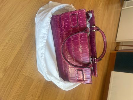 Sac à main Guess violet effet croco neuf
