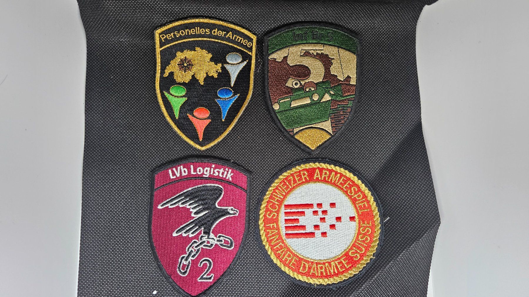 Schweizer Armee Placchette & Badge: Badges militaire 4pces – Usato da Morges venduto da knufi01