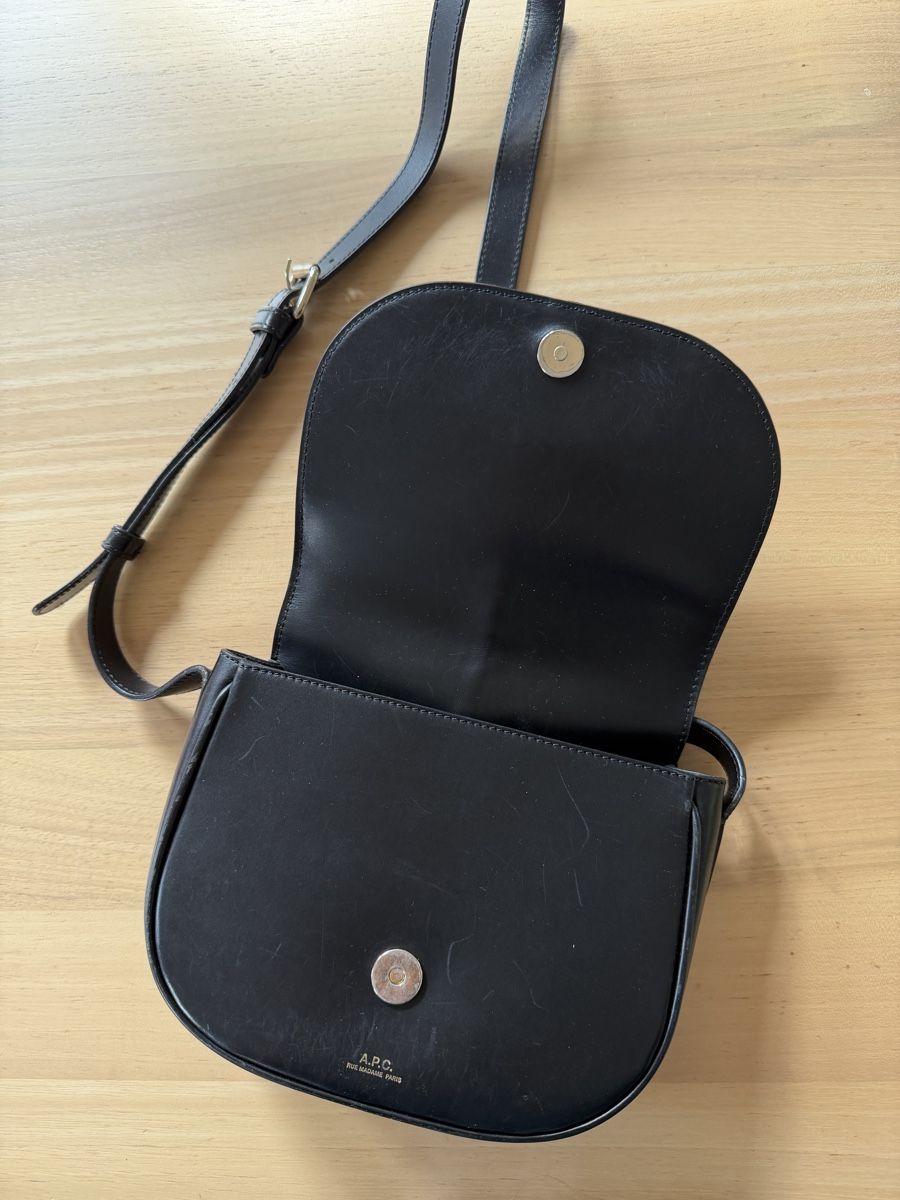 Apc Taschen für Damen: APC Betty Handtasche – Gebraucht aus Ennetbaden von b617 3