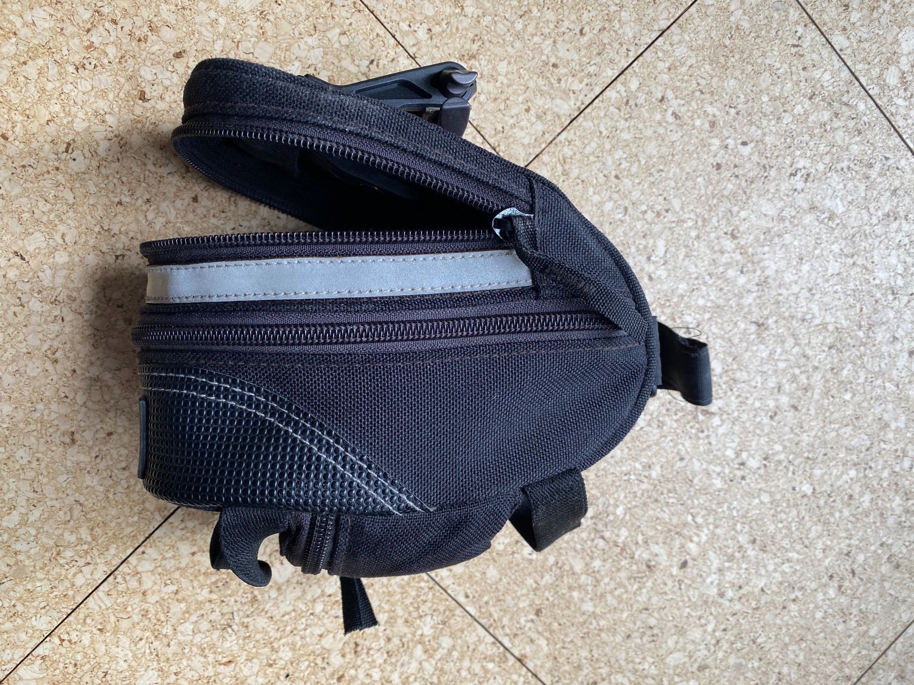 Ersatzteile: Satteltasche – Gebraucht aus St. Gallen von simeli-