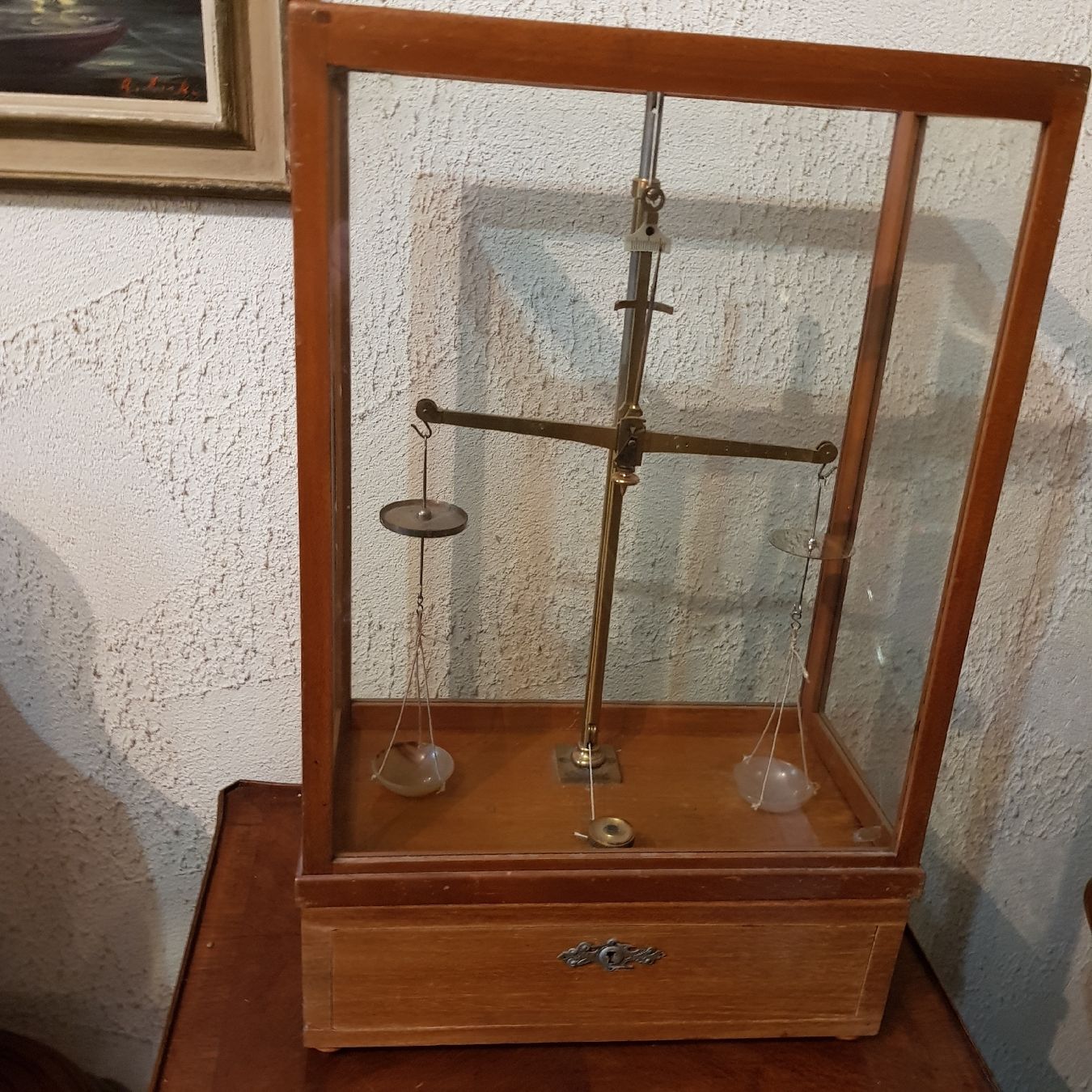 Waagen und Gewichte: balance de précision dans sa vitrine – Gebraucht aus Cortaillod von lemaurice01