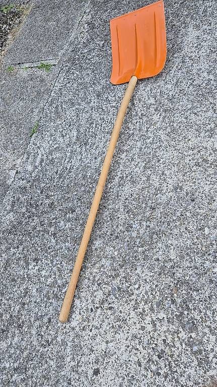 Tous les outils: Schneeschaufel Steinemann – D'occasion à Niederbipp par flodur55 1
