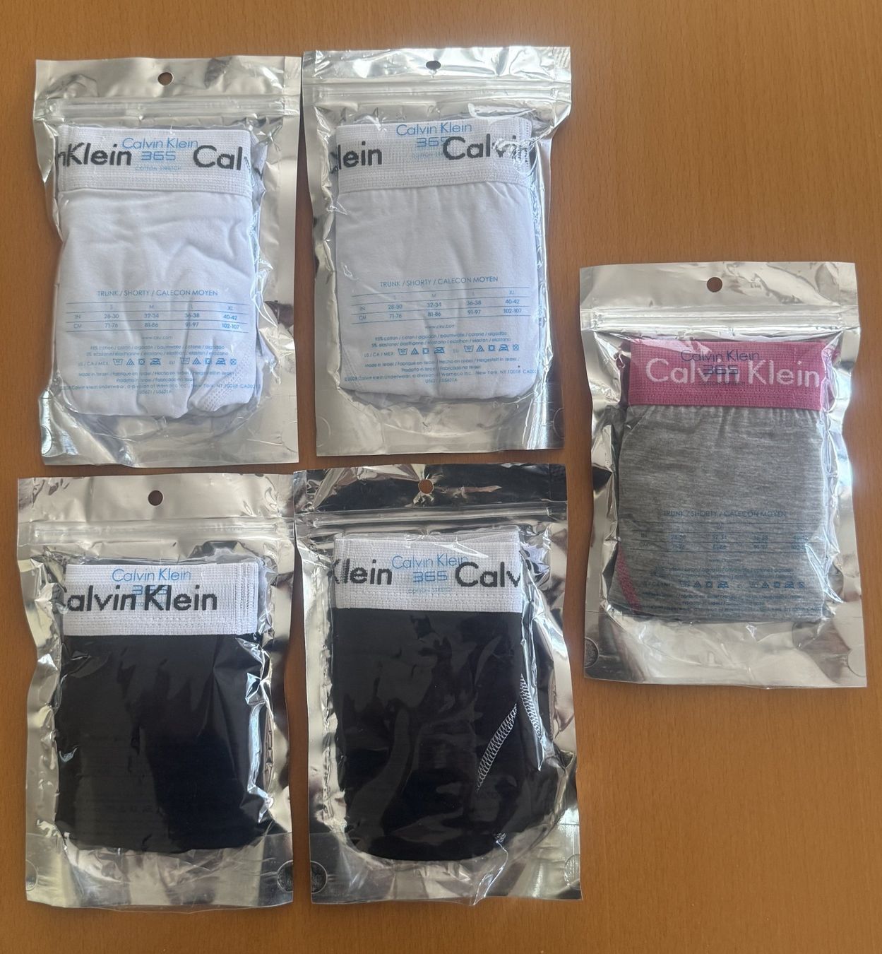 Calvin Klein Biancheria intima: Set de 5 Boxers / Trunks Calvin Klein - Neuf – Nuovo e nell'imballaggio originale da Prez-vers-Noréaz venduto da Joenicorn 1