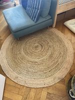 Jute round rug with pink accent