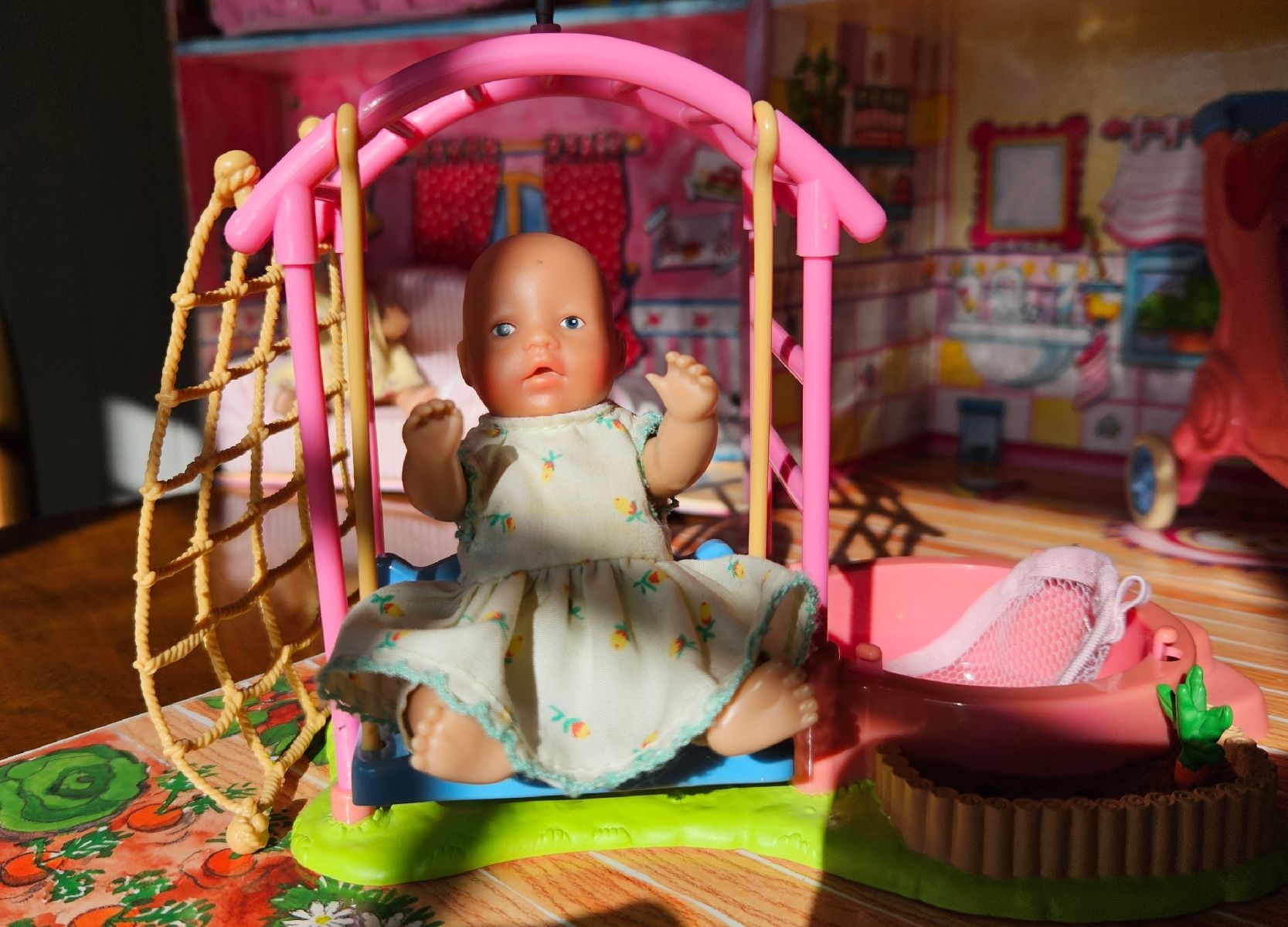 Case e mobili per bambole: MINI BABY BORN HAUS – Usato da St. Gallen venduto da Yelrah_1700 3