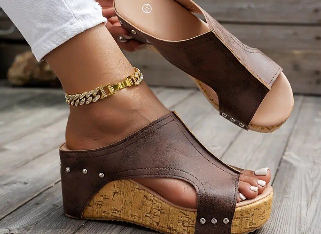 Scarpe da donna: Pantoletten mit Keilabsatz, Größe 37 – Usato da Wauwil venduto da Sanczeza 3