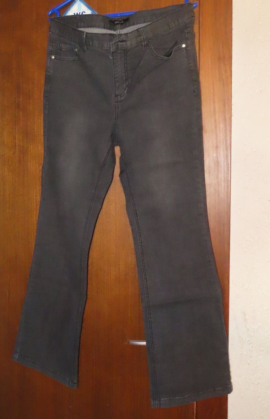 Jeans: Jeans gris foncé bootcut, taille 40, neuf – Nuovo (secondo la descrizione) da Troistorrents venduto da Marion70
