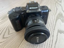 Nikon F-401 AF mit Objektiv Nikor 35-70 mm