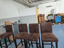 4 Barhocker braun, Stoff, Holzfuss, guter Zustand