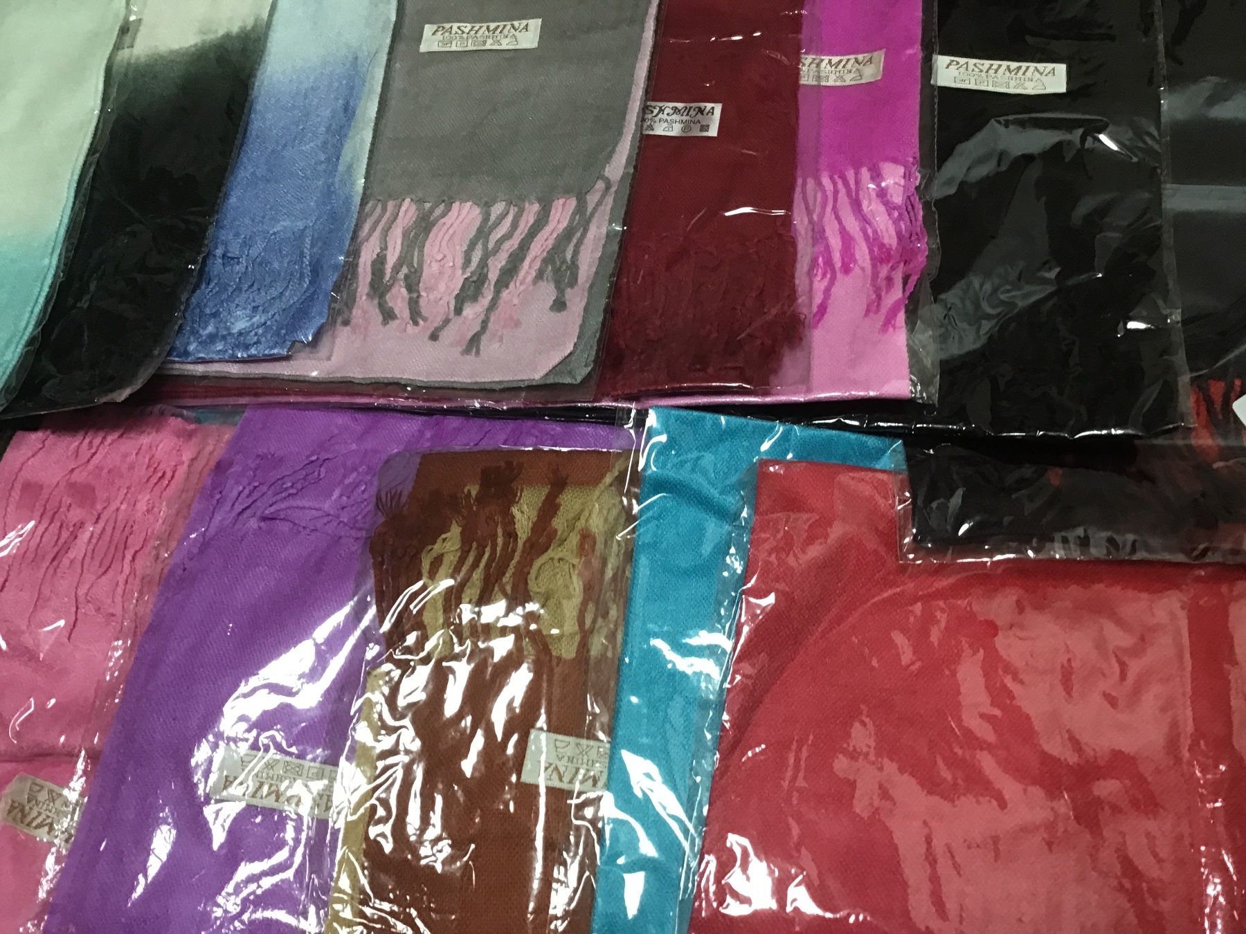 Foulards & écharpes: Lot de 16 écharpes pashmina en liquidation – Neuf avec emballage d'origine à Lausanne par topthai 1
