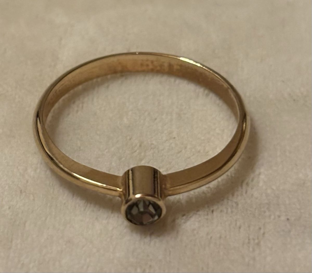 Anelli: Mode Schmuck mit weiss strallend süssen Stein – Nuovo e nell'imballaggio originale da Köniz venduto da Vamp-Wer 1