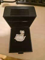 Katzen-Brosche mit vielen Kristallen, Gold-Look, in Box