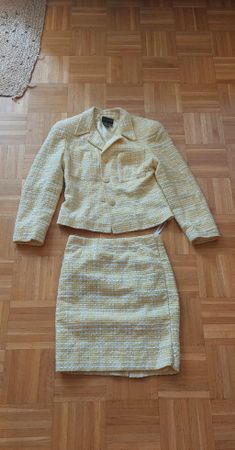 Ensemble en tweed Jupe et blazer jaune