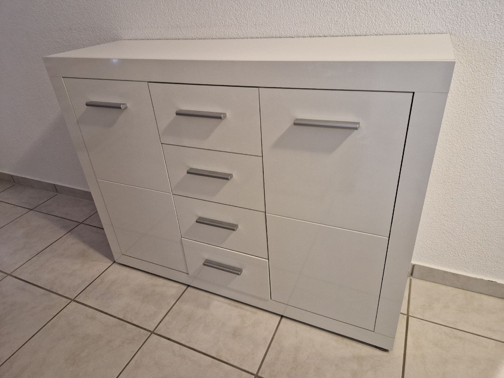 Cassettiere: Kommode / Sideboard Weiss Hochglanz – Nuovo (secondo la descrizione) da Emmenbrücke venduto da _Maria