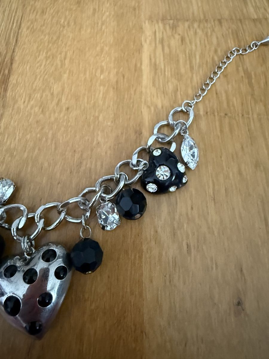 Bracciali & Braccialetti: Charm-Armband silberfarben mit Herzen und Perlen – Usato da Richterswil venduto da cobruetsch 3