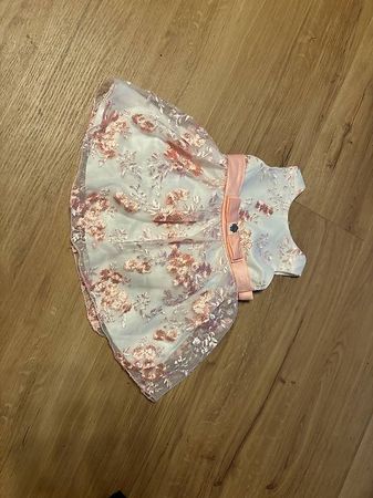 Festliches Kleid, 12 Monate