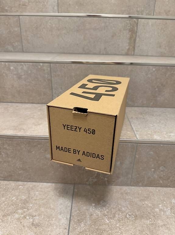 Scarpe da uomo: Original leere Yeezy 450 Schuhbox – Usato da Schübelbach venduto da Rahnmont 2