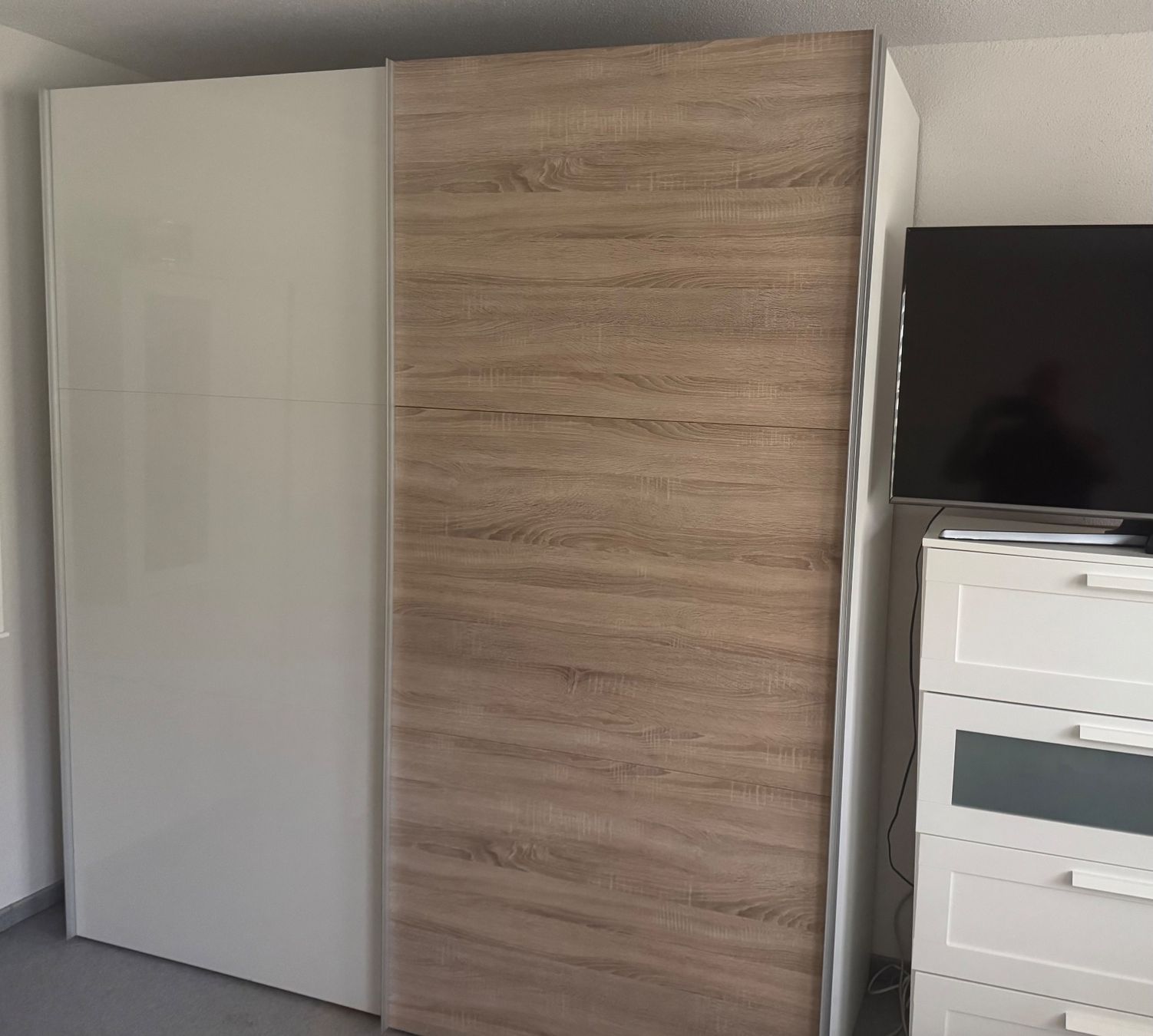 Armadi: Schrank mit Schiebetüren – Usato da Hunzenschwil venduto da UF61