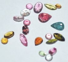 Mineralien Set L-6422 – 20 Stück Multi Turmalin facettiert