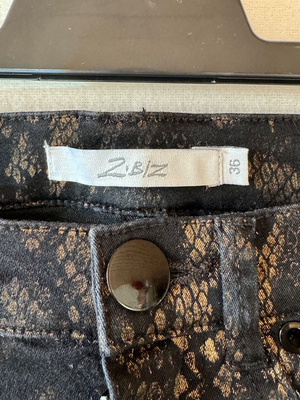 Hosen: Ausgefallene Hose mit Schlangenmuster Gr. 36 – Gebraucht aus Grosswangen von second_hand_dress 2
