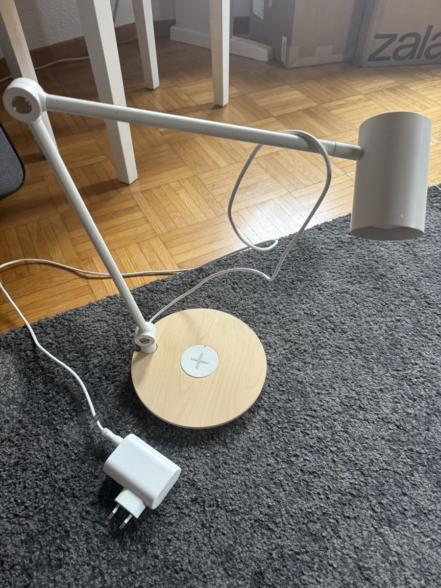 Ikea Lampade: Adjustable White Desk Lamp with Wireless Charger - Nice! – Usato da Hedingen venduto da pmf_d6x5 1