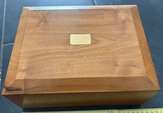 Humidor per sigari: Humidor aus Wahlnussholz – Usato da Fregiecourt venduto da Thorvaldson