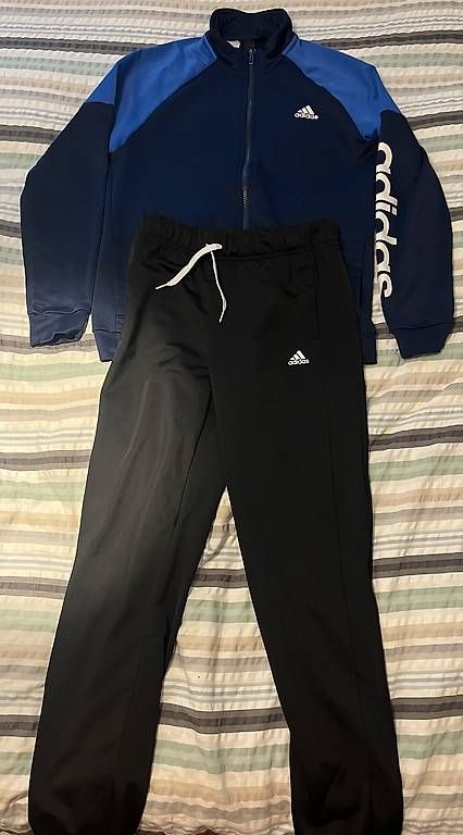 Lots de vêtements: Ensemble Adidas – D'occasion à Chavannes-Renens par luc_52p8