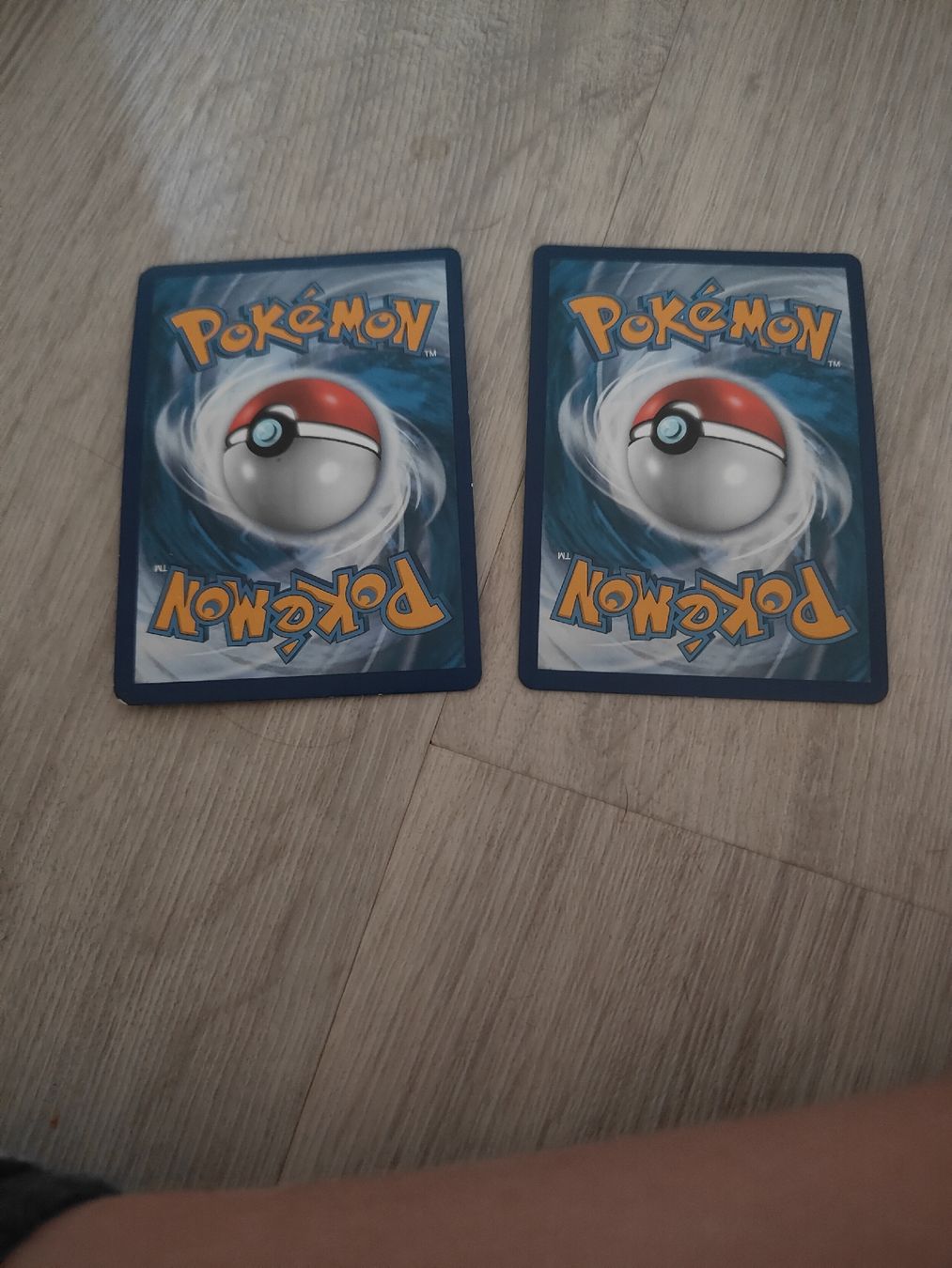 Pokémon Carte collezionabili: Surfendes und ein Fliegendes Pikachu V – Nuovo (secondo la descrizione) da Flawil venduto da Delija3_ 1