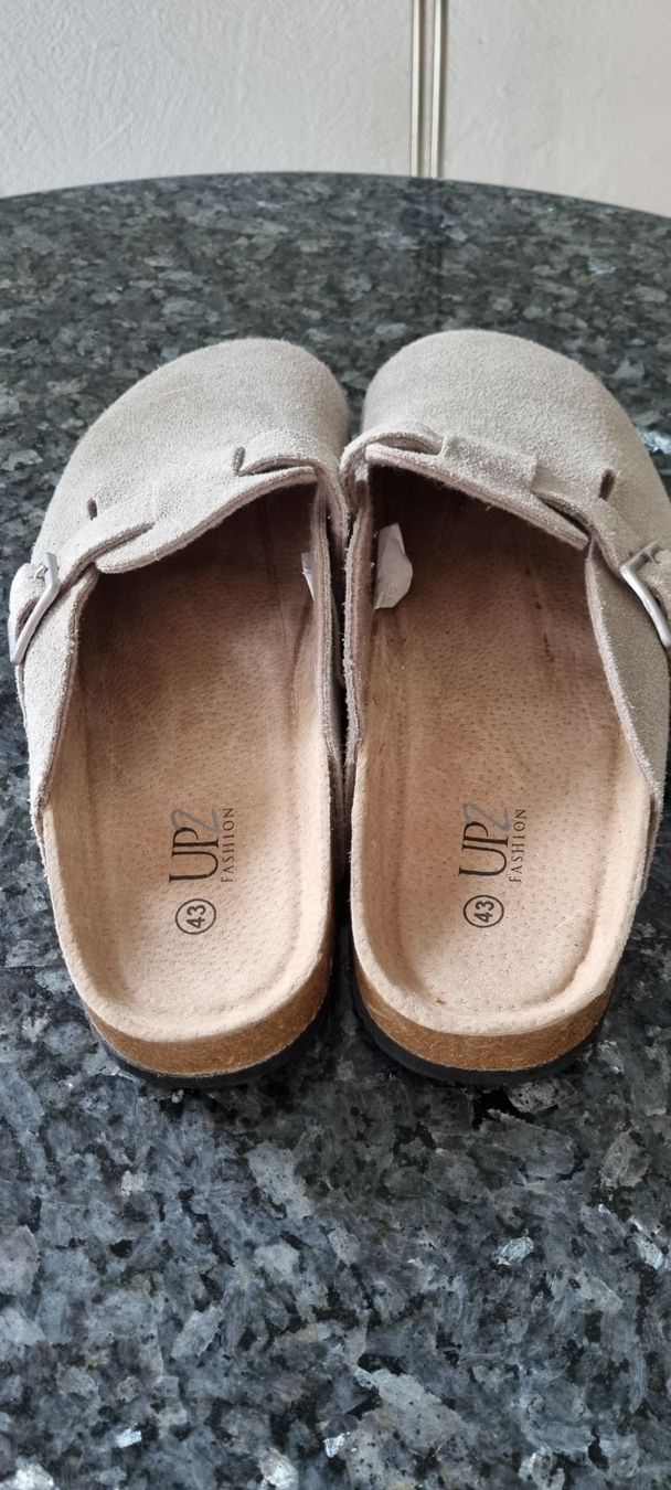 Scarpe da uomo: Bequeme Hausschuhe Grösse 43 ... – Nuovo (secondo la descrizione) da egliswil venduto da Maggy6 1