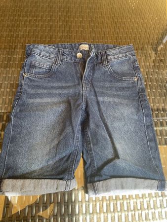 Junge Shorts Jeans NEU 146
