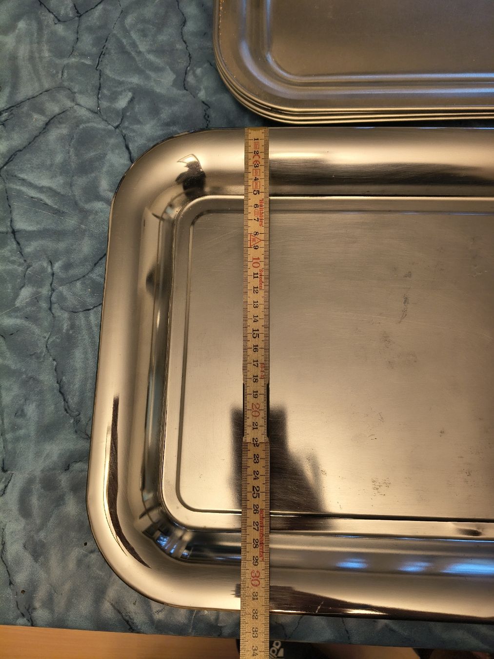 Piatti di portata: 4x Large + 4x Medium Metal Serving Apéro Trays – Usato da Zürich venduto da TrainLine 2