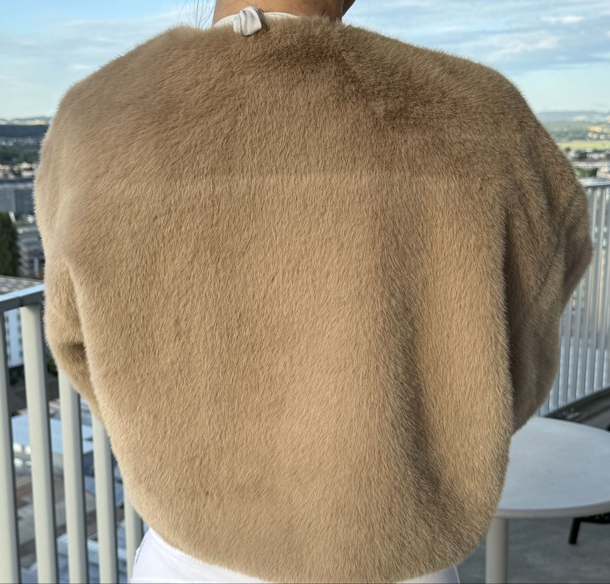 Giacche: Faux Fur Jacket beige oversized M/L – Usato da Dübendorf venduto da ReLoved_Fashion_ZH 1