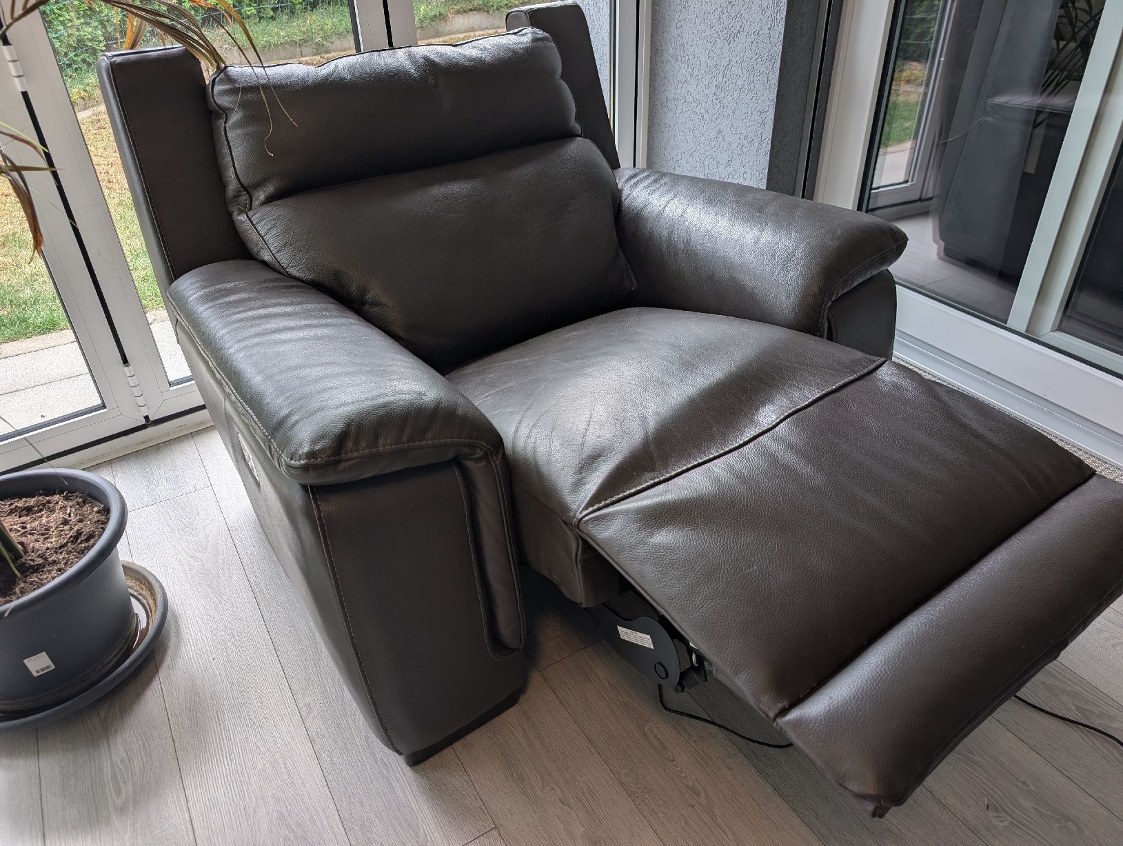 Conforama Divani: 2.5er + 1er Leder Sofa mit Relax Funktion – Usato da Rebstein venduto da pauldainty 2