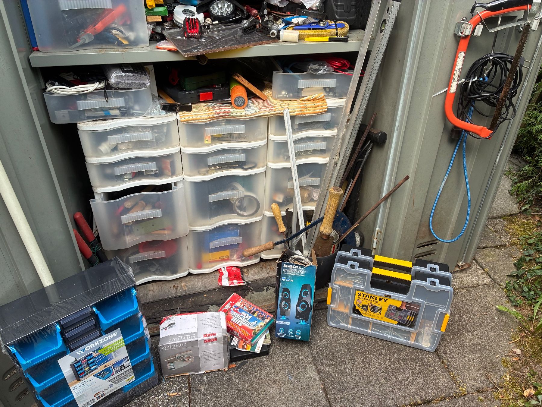 Tous les outils: Metallschränke – D'occasion à Goldau par Choochoo 1