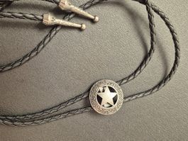 22) Bolo-Tie Westernkrawatte Stern Antik-Silber-Optik