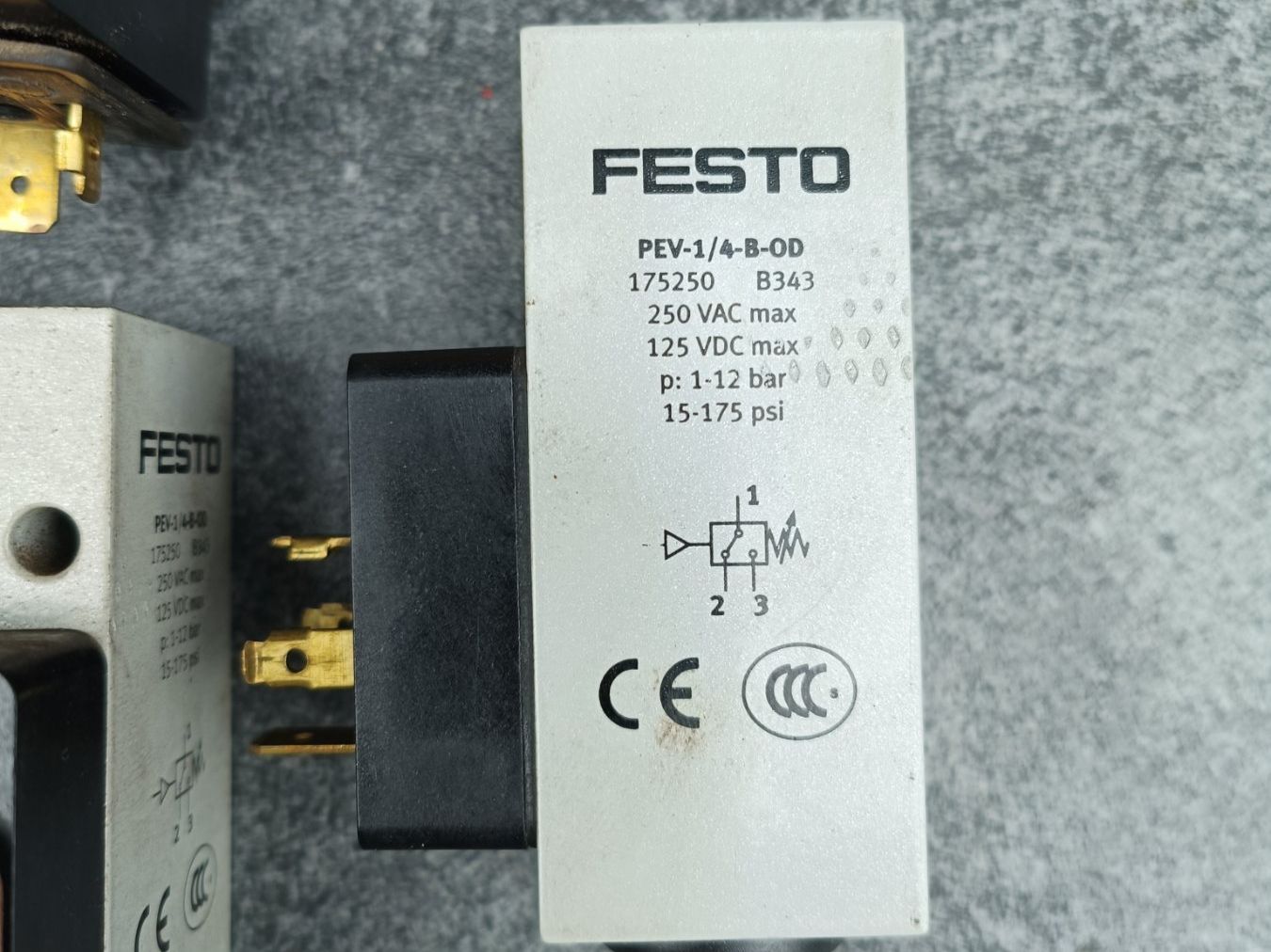 Festo Interrupteurs: Druckschalter Festo – D'occasion à Altikon par Alter2 1