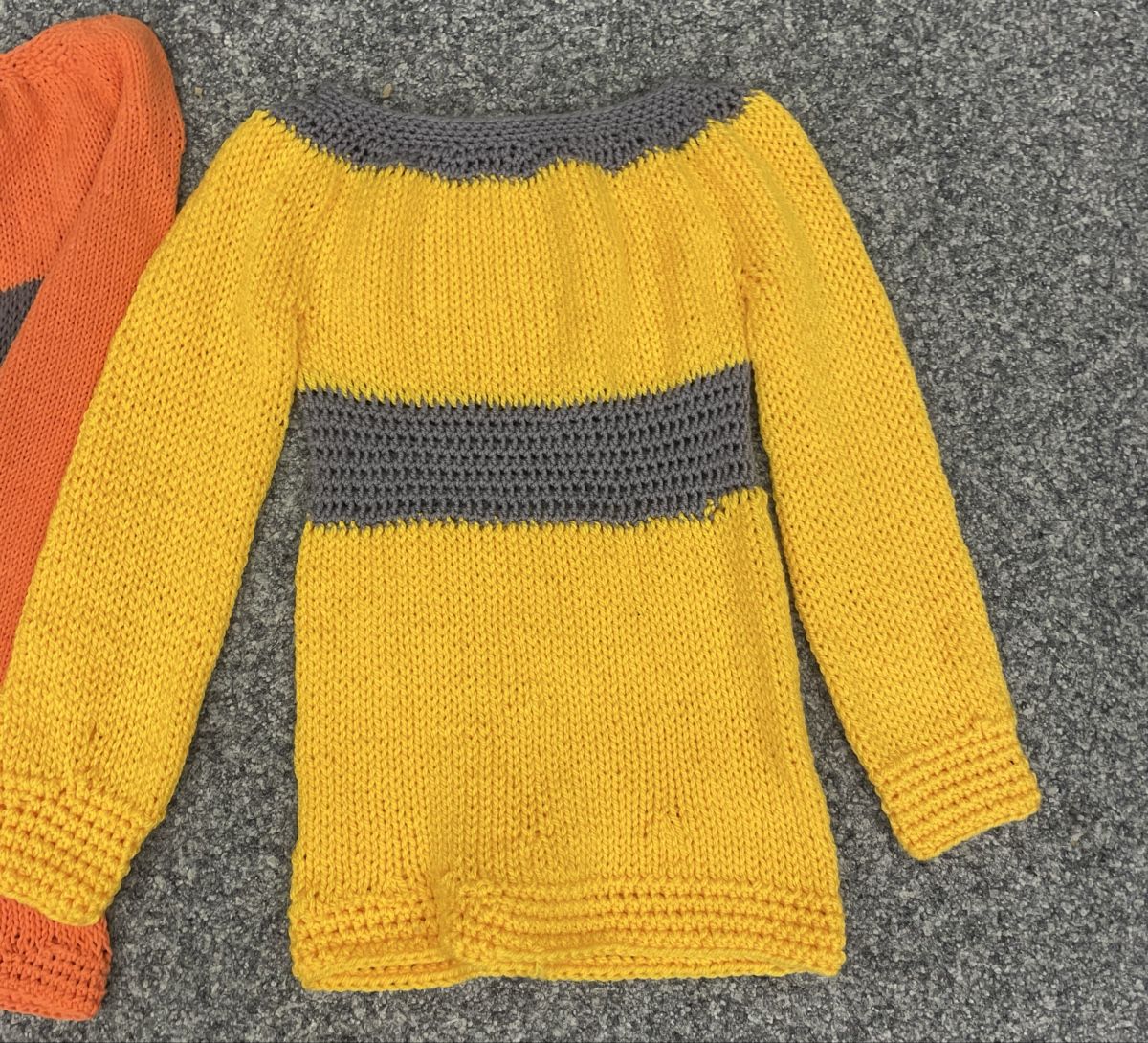Pullover & Sweatshirts: Zwei Pullover orange/grau und gelb/grau Grösse M  – Neu und originalverpackt aus Au ZH von Jaggy4 3