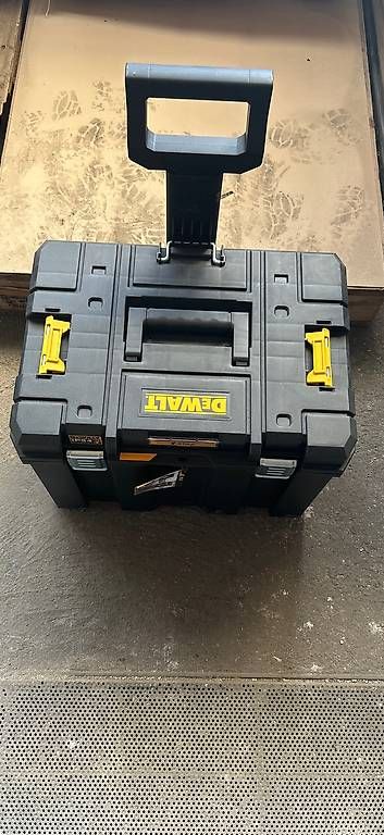 Valises & Sacs: Dewalt Trolley – D'occasion à Lachen SZ par Patrick15396