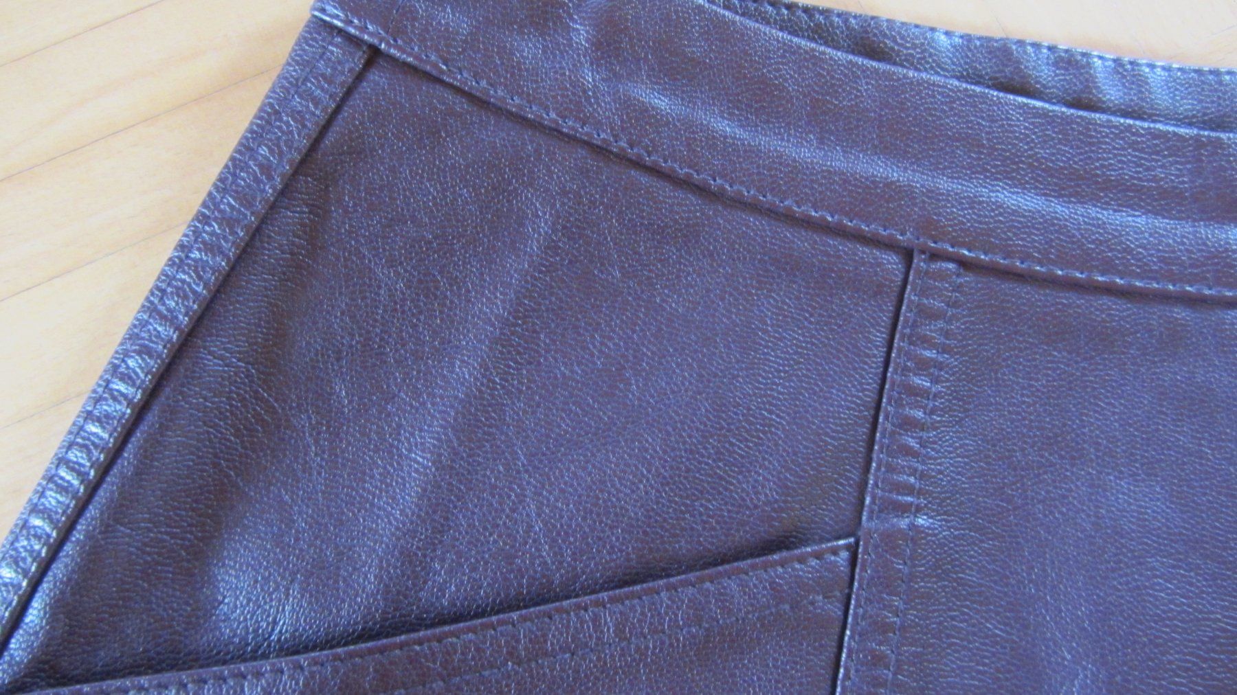 New Look Röcke: Jupe aspect cuir bordeau 42 – Gebraucht aus Oberried FR von berg04 2