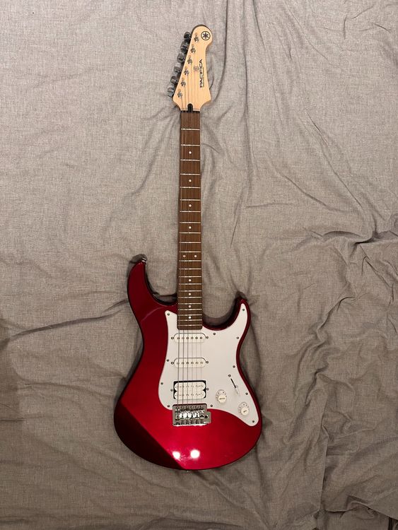 Yamaha Electric Guitar and Marshall Guitar Amp 200 CHF Kaufen auf Ricardo