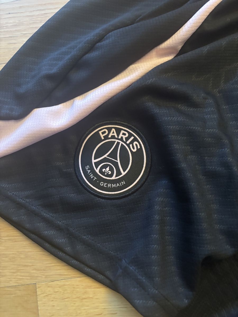 Nike Lotti di vestiti: Paris Saint-Germain Jersey and Shorts Set Size M – Nuovo (secondo la descrizione) da Neuenhof venduto da Stockz 1