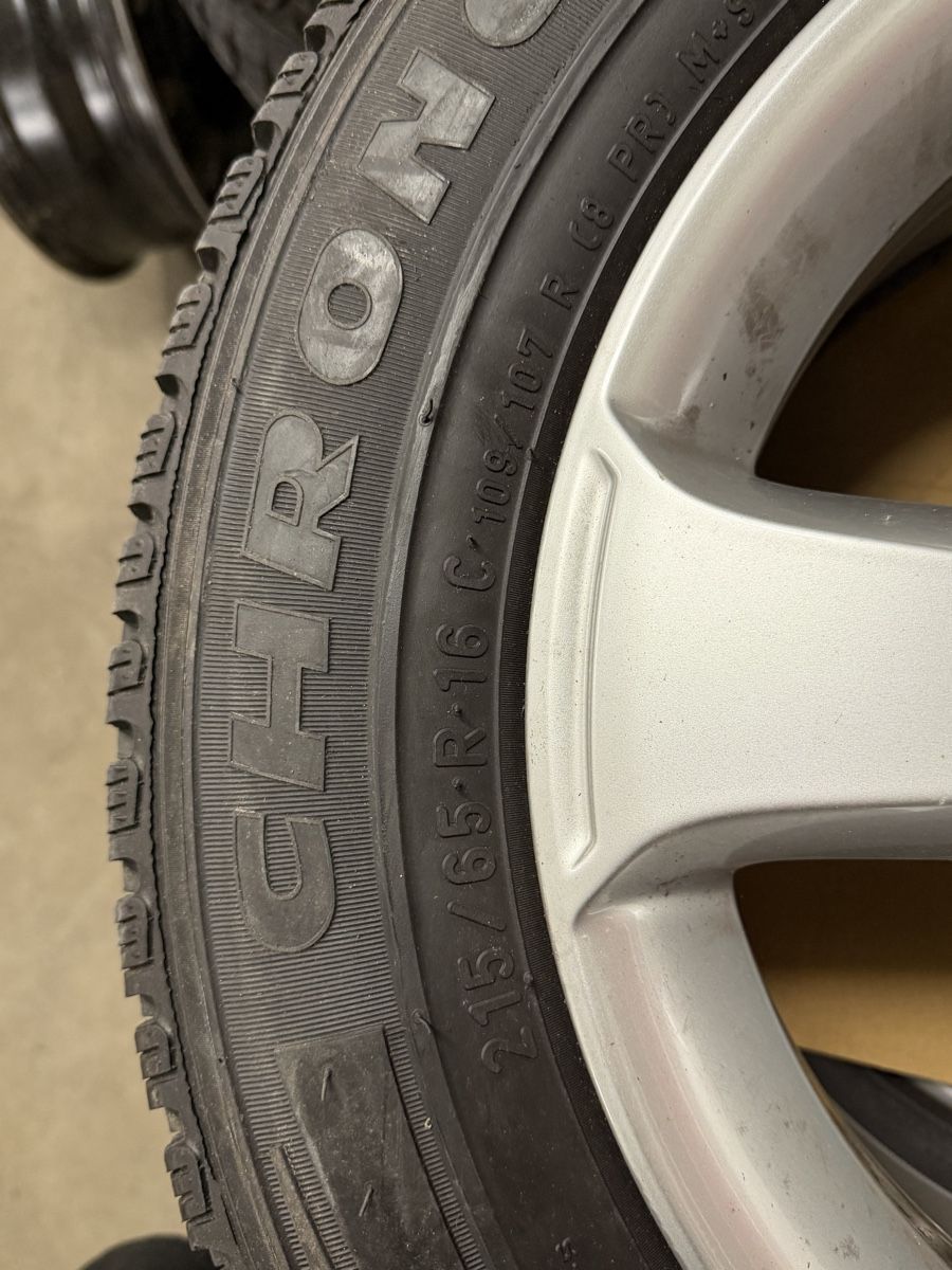 Volkswagen Pneumatici & Ruote complete: VW T5 T6 Winterräder – Usato da Täuffelen venduto da ASLAG 4
