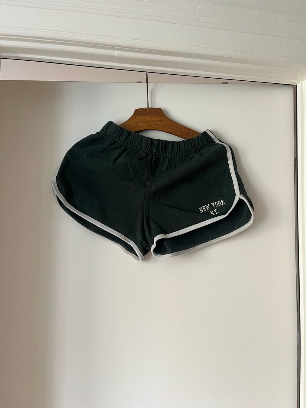 Pantaloni: Kurze Hotpants – Usato da Zürich venduto da Staehli88