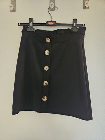 Jupe courte Even&Odd noire avec boutons bon état