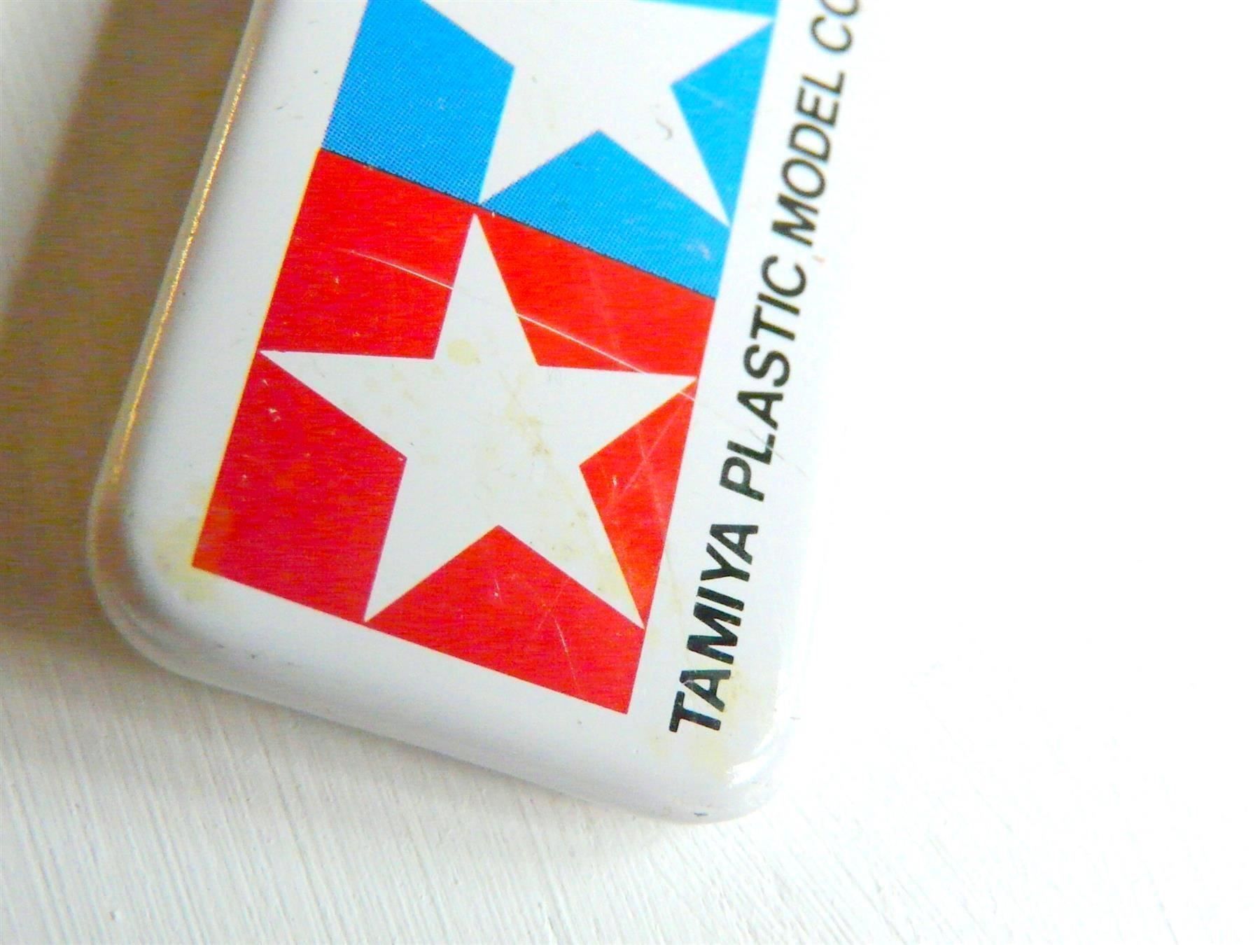 Plaketten & Abzeichen: • Tamiya Plastic Model Co  broche  brooch Brosche    B1.33 – Gebraucht aus Pully von websurfer1 3