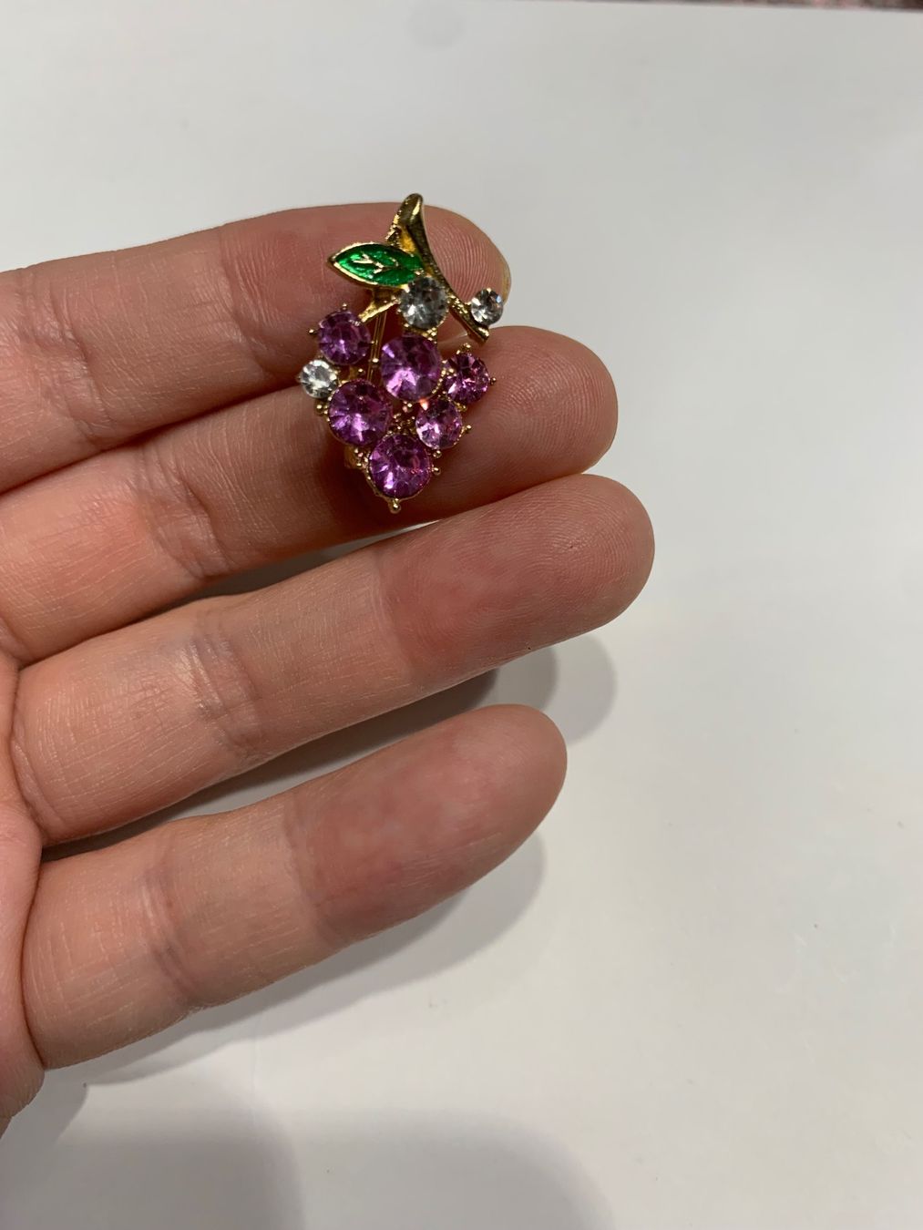 Broches & Aiguilles: Brooch- Grape - Pink – Neuf (Voir description) à Basel par lau_982w 2