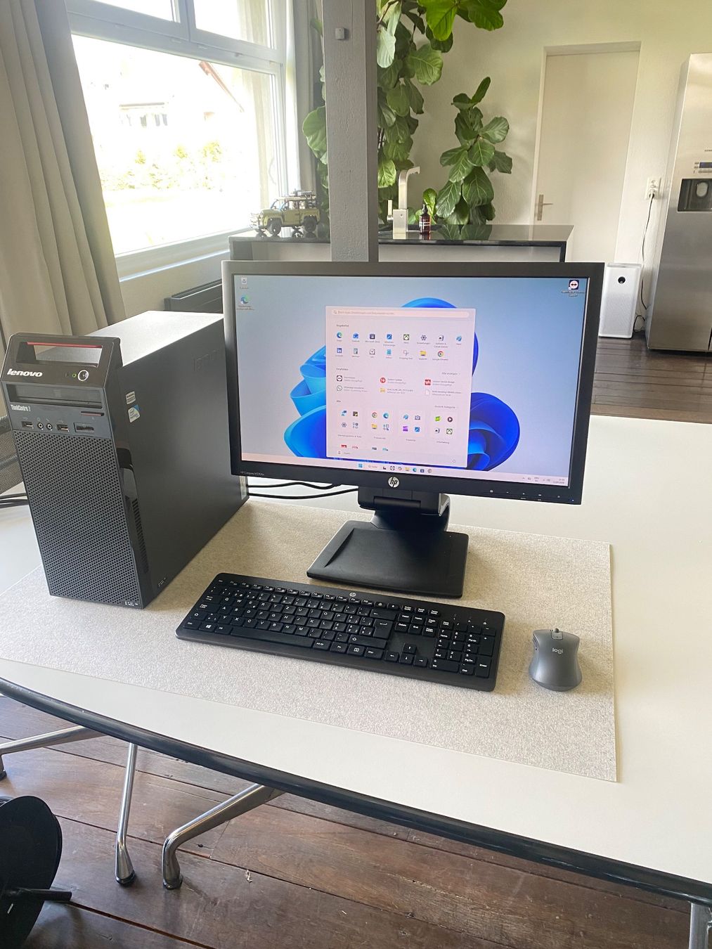 Lenovo PC: Lenovo PC mit Bildschirm & Win 11 Pro – Usato da Herrliberg venduto da Julianopie 1