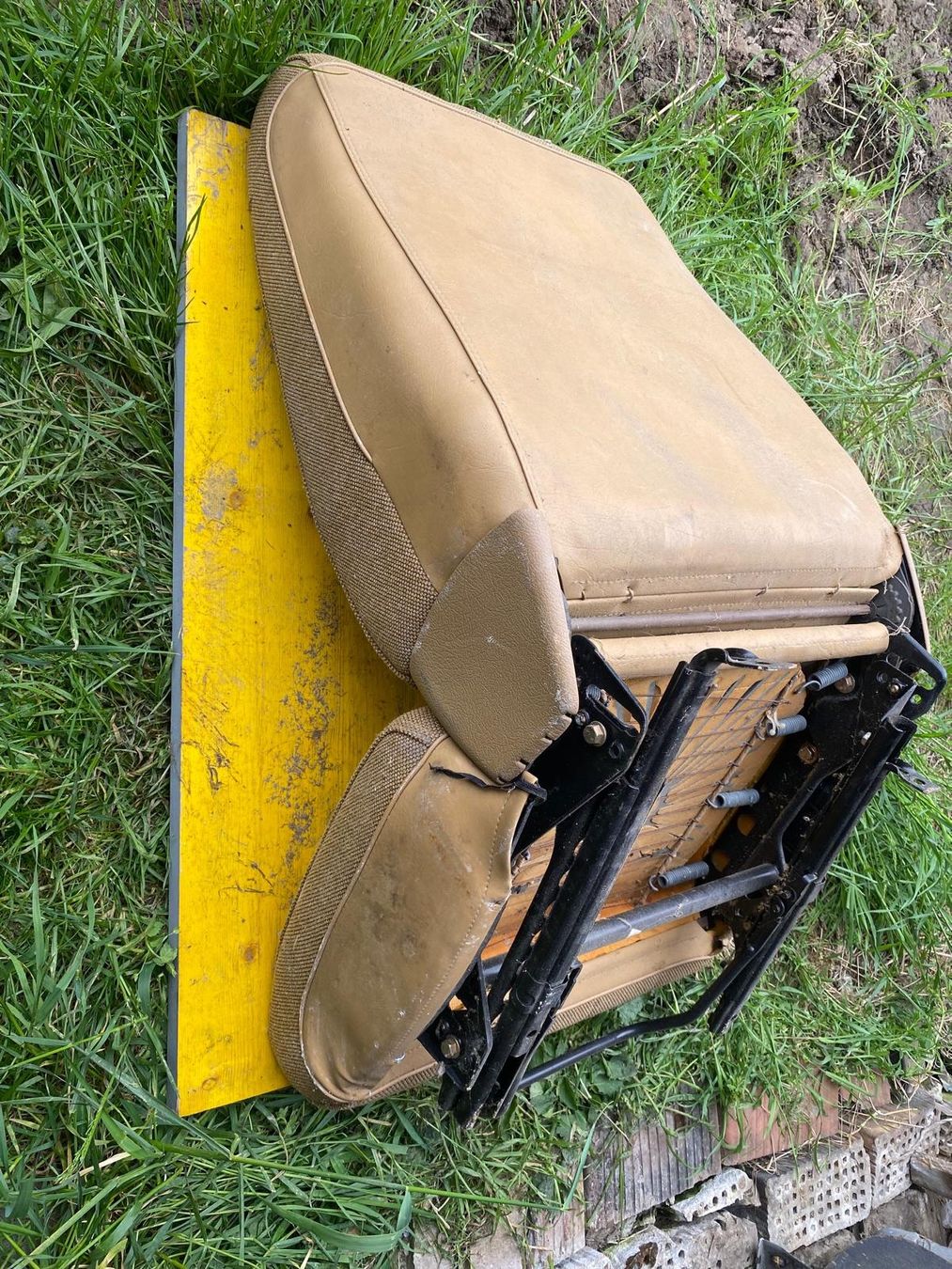 Volvo Toutes les pièces auto: Volvo 240 Sitz 💺 – D'occasion à Aarberg par Jakaro 5