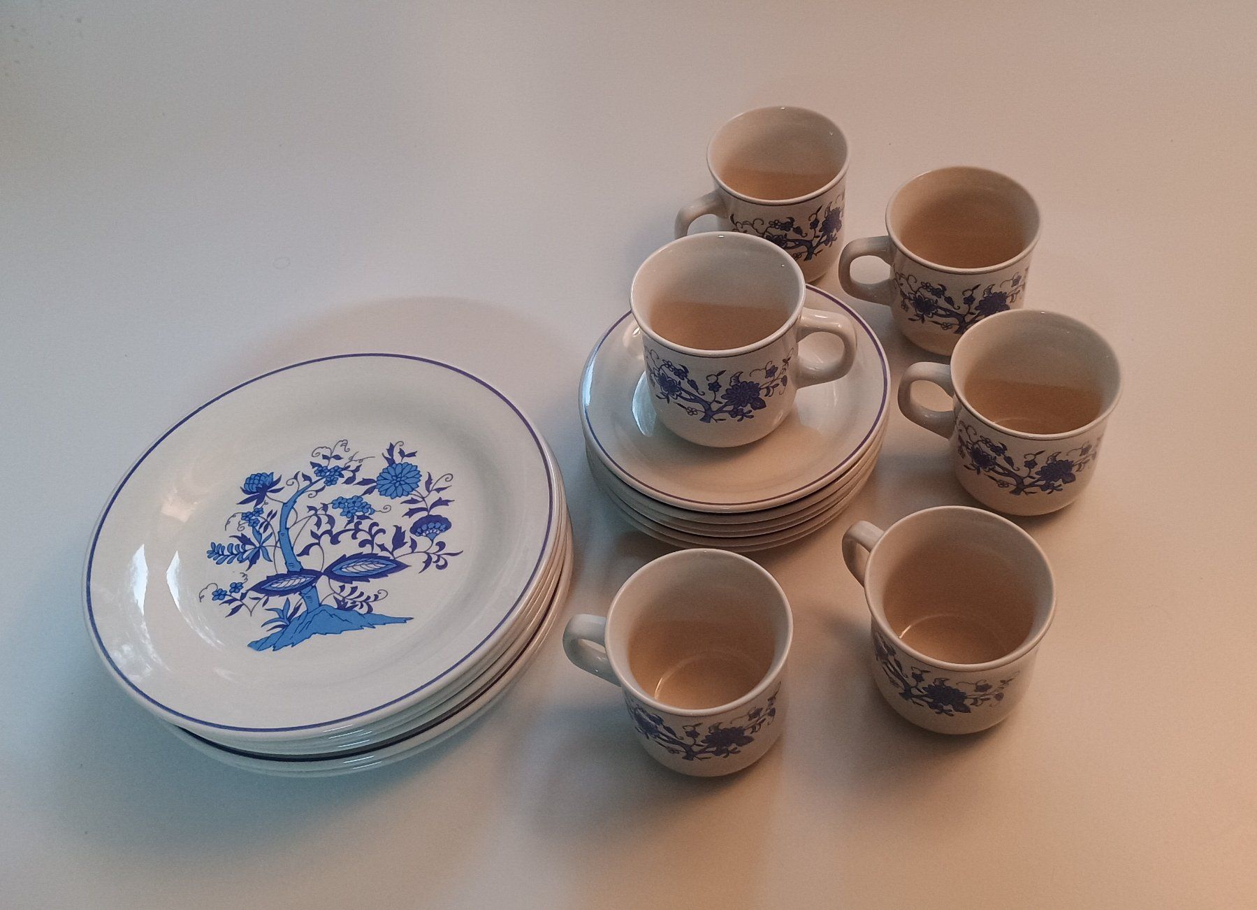 Set di piatti: Kaffeeservice (neu) – Nuovo (secondo la descrizione) da Rothrist venduto da GIWALD